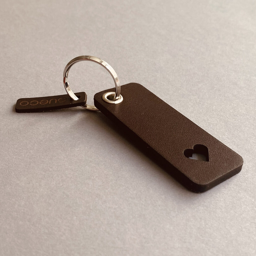 Offizieller Dodge Ram Schlüsselanhänger - Carbon Faser Leder Mit Logo In Geschenkbox