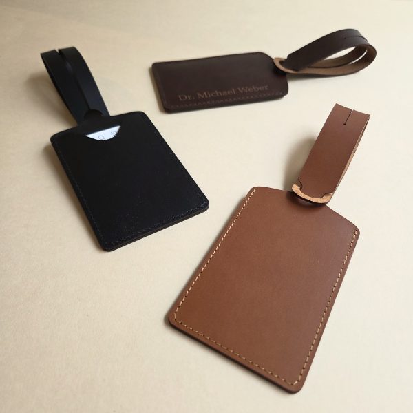 kofferanhaenger-leder-schwarz-und-cognac-144311 Kofferanhänger aus Leder mit Adressfach