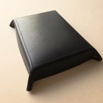 lederschale-schwarz-unterseite-151343 Lederschale